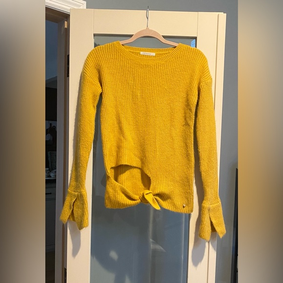 💛🍁Cute Bell-Sleeved Sweater - Picture 1 of 4